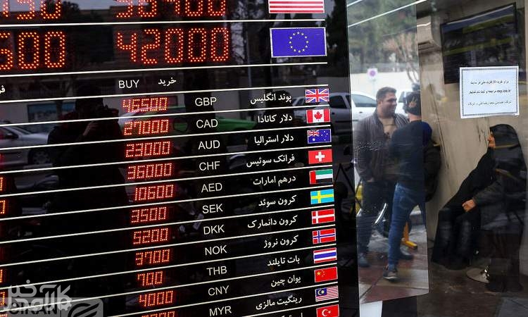 برخورد با صرافی های متخلف قیمت دلار را پایین کشید